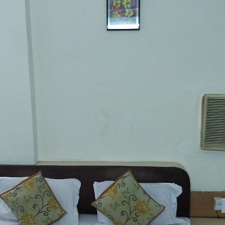Hotel Damjis Ахмедабад Экстерьер фото